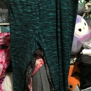 Time and Tru Teal and Black Leggings